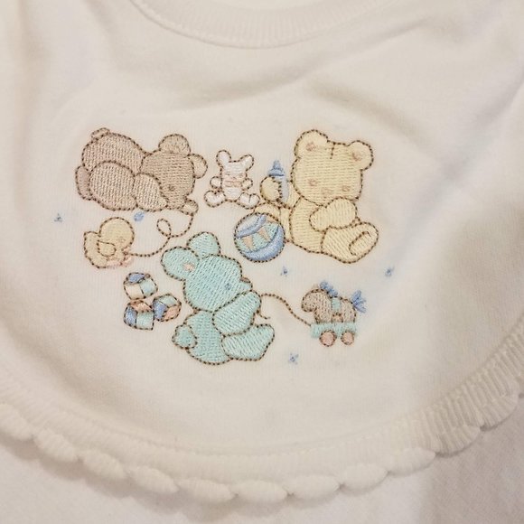 Little Me 2 piece blanket with bib - Picture 2 of 6